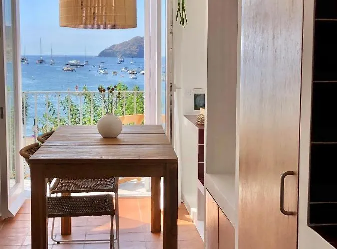 Beachfront In Center * 卡达克斯