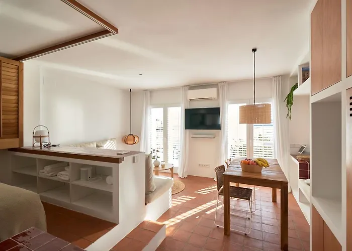 Beachfront In Center 卡达克斯