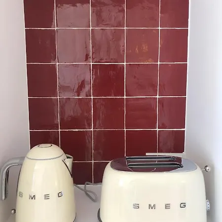 Beachfront In Center Διαμέρισμα *