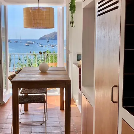 Beachfront In Center * Cadaques