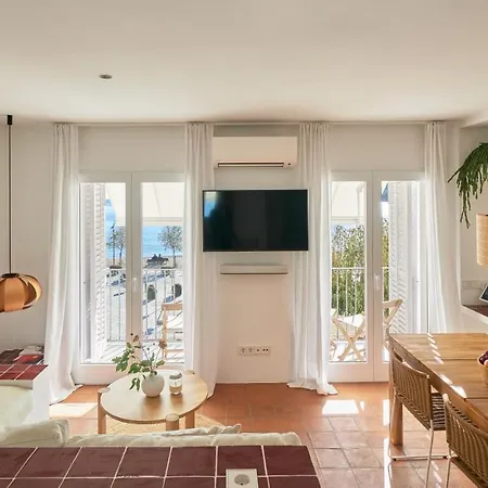 Beachfront In Center * Cadaques