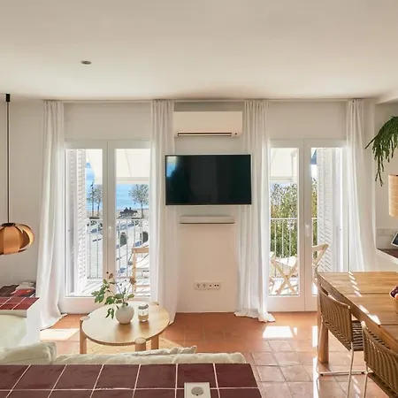 Beachfront In Center * Cadaques