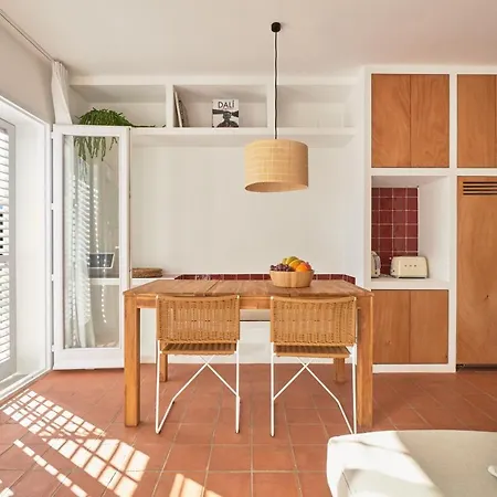 Beachfront In Center Apartment Cadaques