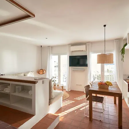 Beachfront In Center Cadaqués