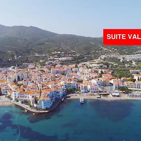Beachfront In Center * Cadaques