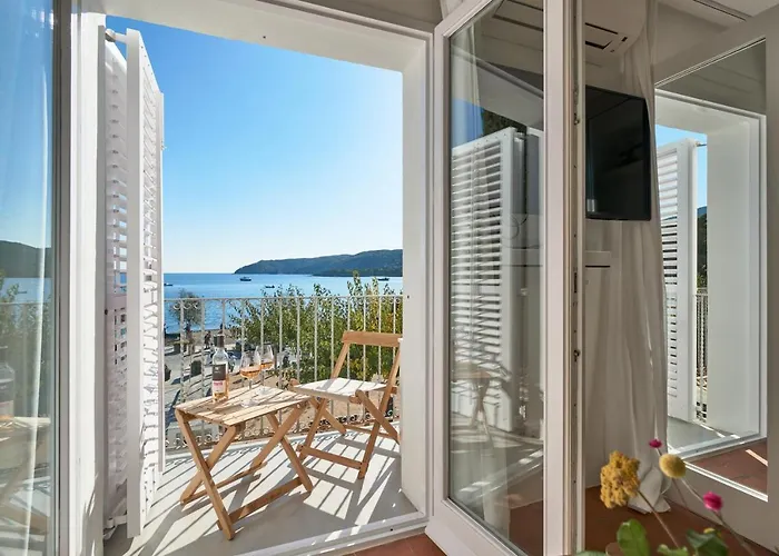 Beachfront In Center Daire