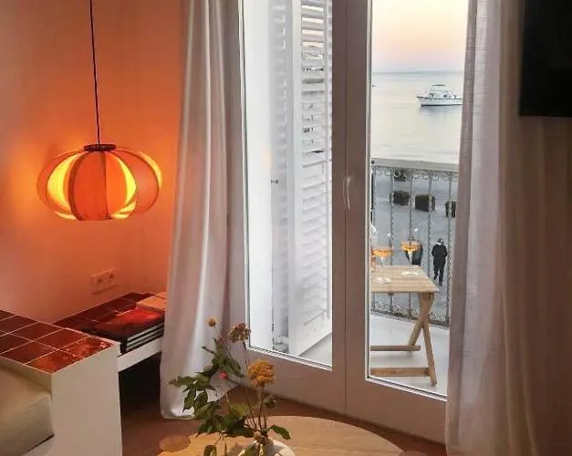 Beachfront In Center Daire
